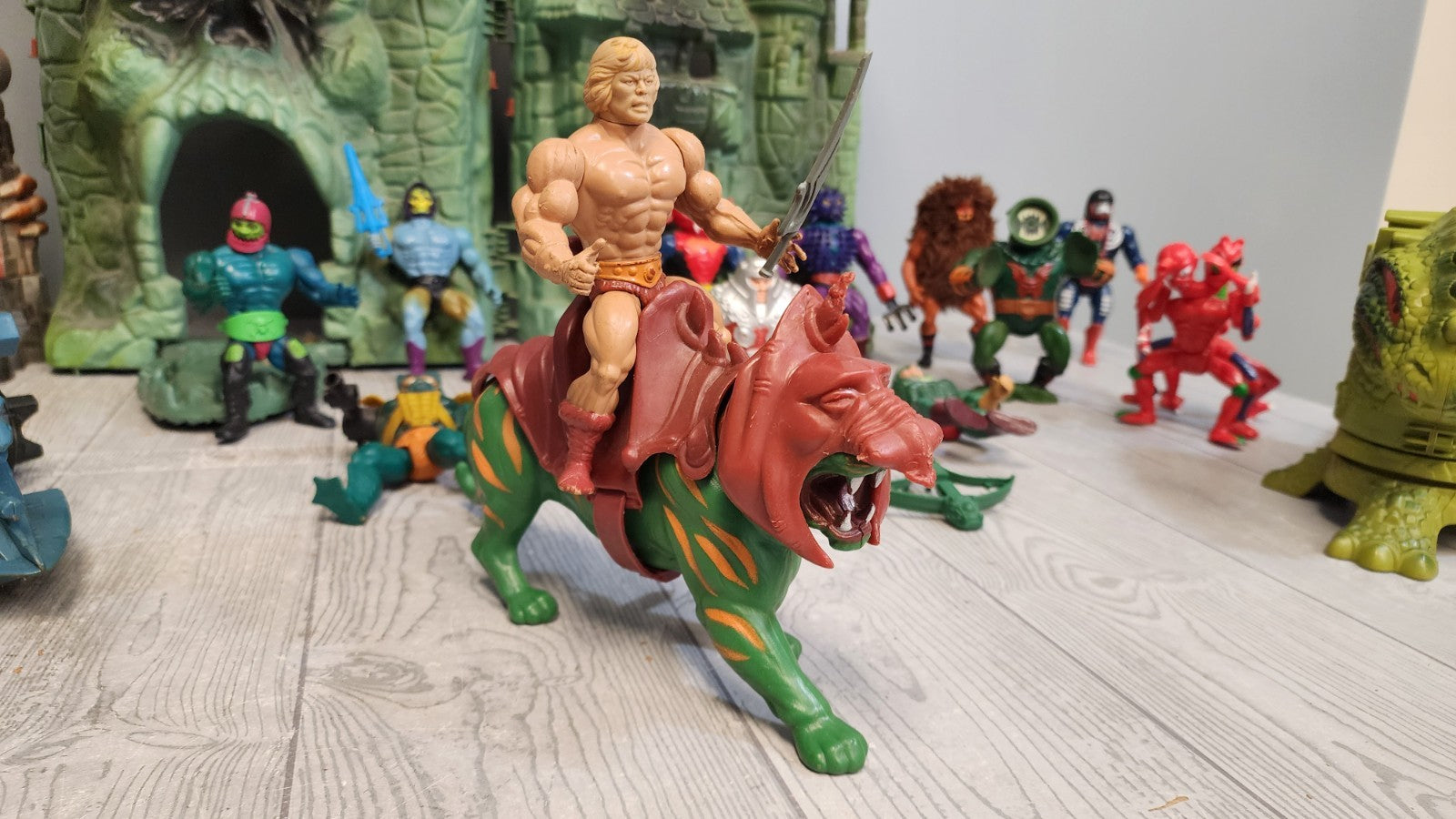 Vintage Lot He-man Castle Grayskull Playset wt Action Figures & Accessories Used