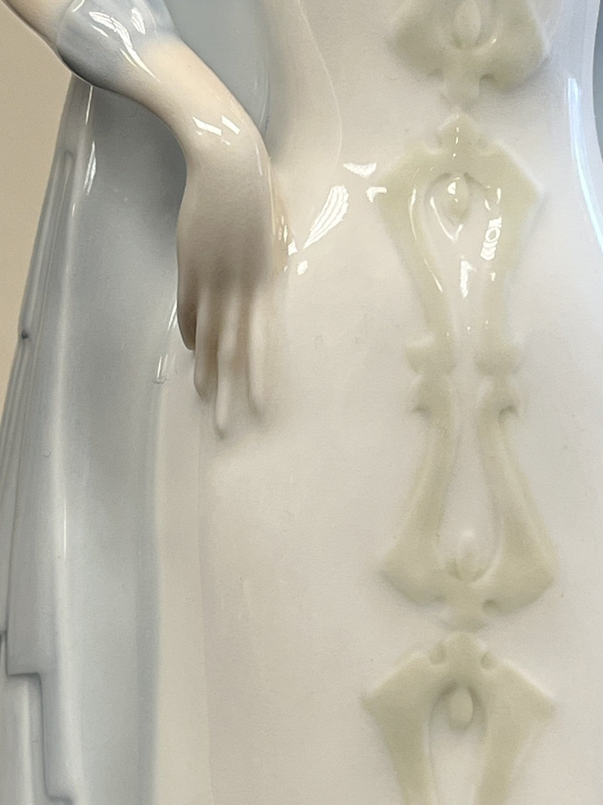 Royal Doulton Porcelain Figurine Reflections Debut Woman in Cape