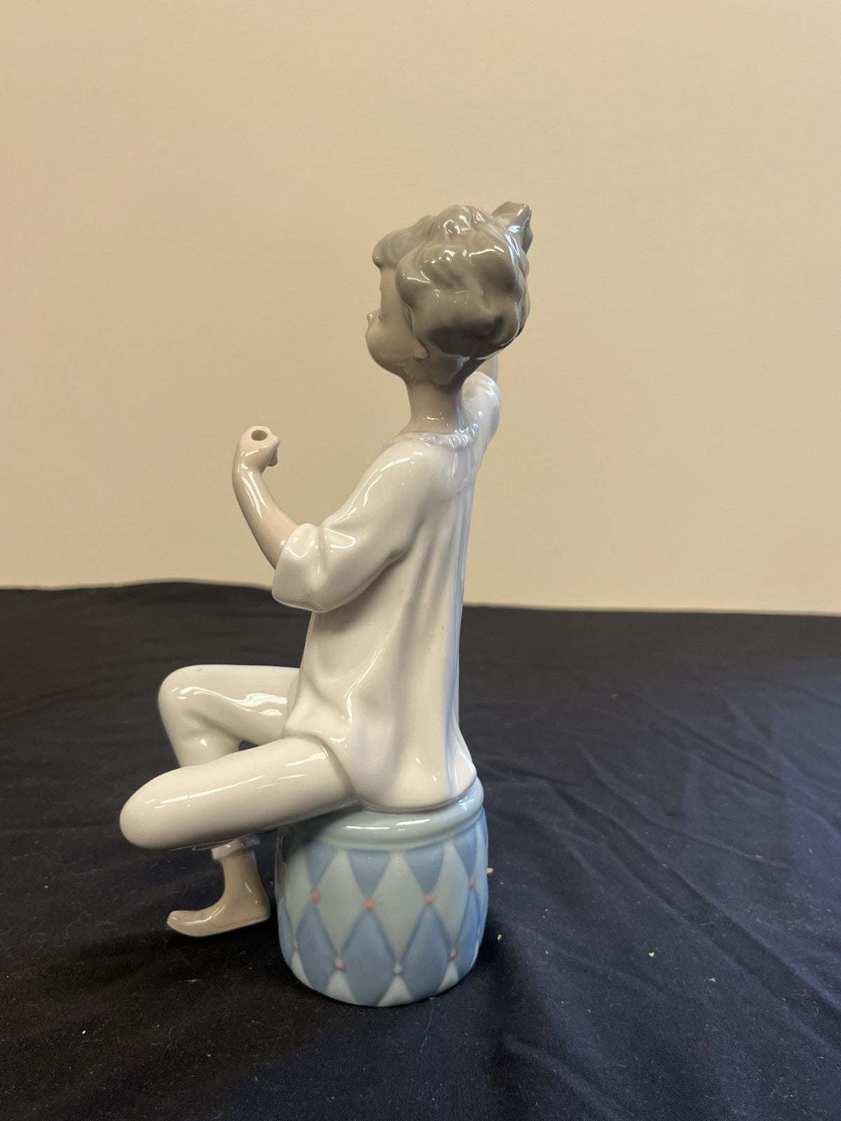 Lladro Figurine Girl with Brush and Mirror No Box Missing Hand Mirror