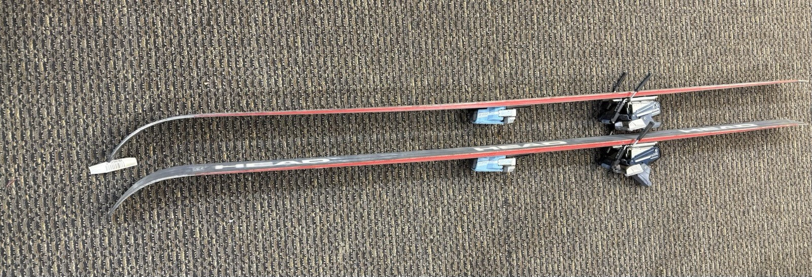 Weathered Head “Master” Downhill Skis With 260 Tyrolia Bindings Black & Red