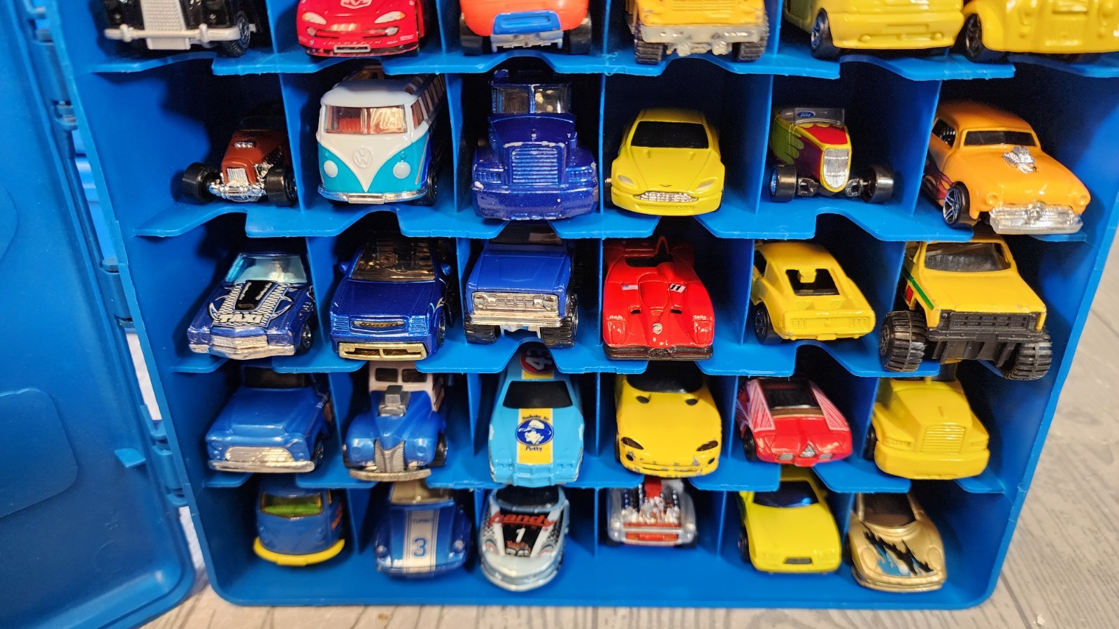 Mattel Hot Wheels Blue 48 Car Carrying Case Filled with 64 Cars! 2000s (Box 5)