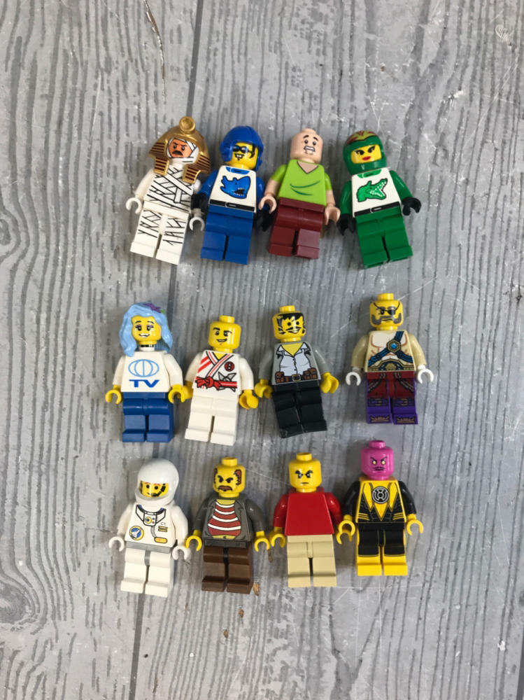 8.4 Pound Lot of Multicolor Mixed Matched Lego Blocks and Pieces - Building Toys