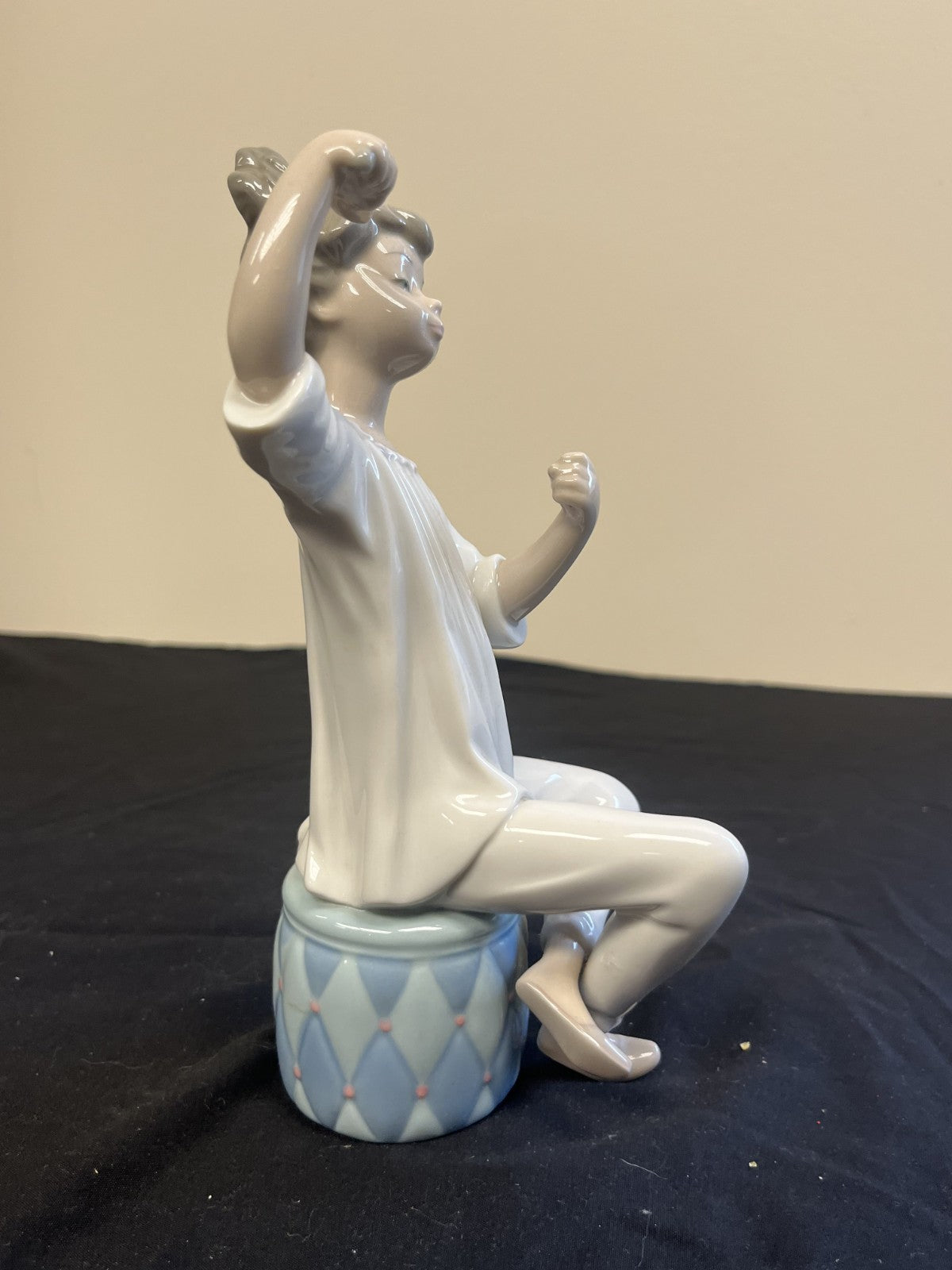 Lladro Figurine Girl with Brush and Mirror No Box Missing Hand Mirror