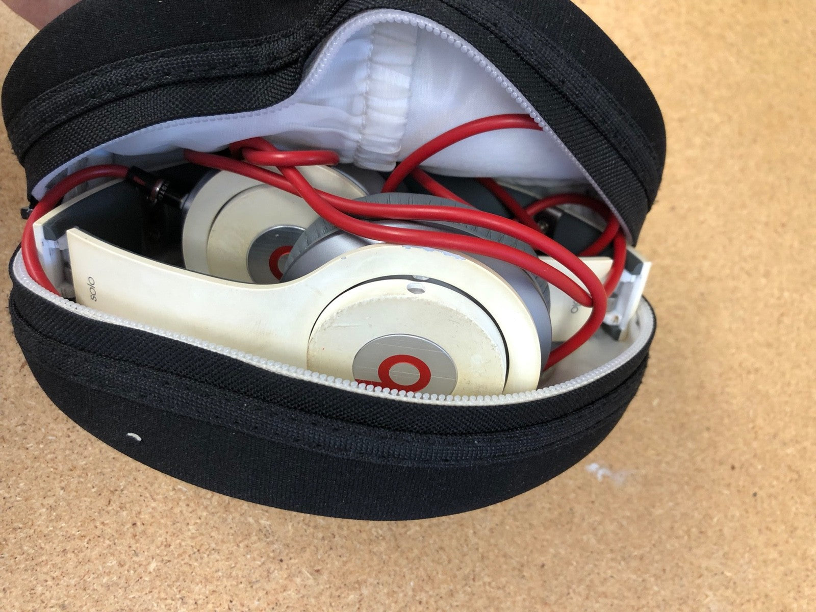 Beats by Dr. Dre Solo HD - On-Ear Headphones (White) - Includes Soft Case