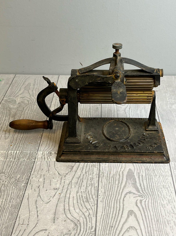 Antique THE ORIGINAL KNOX Cast Iron Crimper Fluting Machine Fabric Crimping