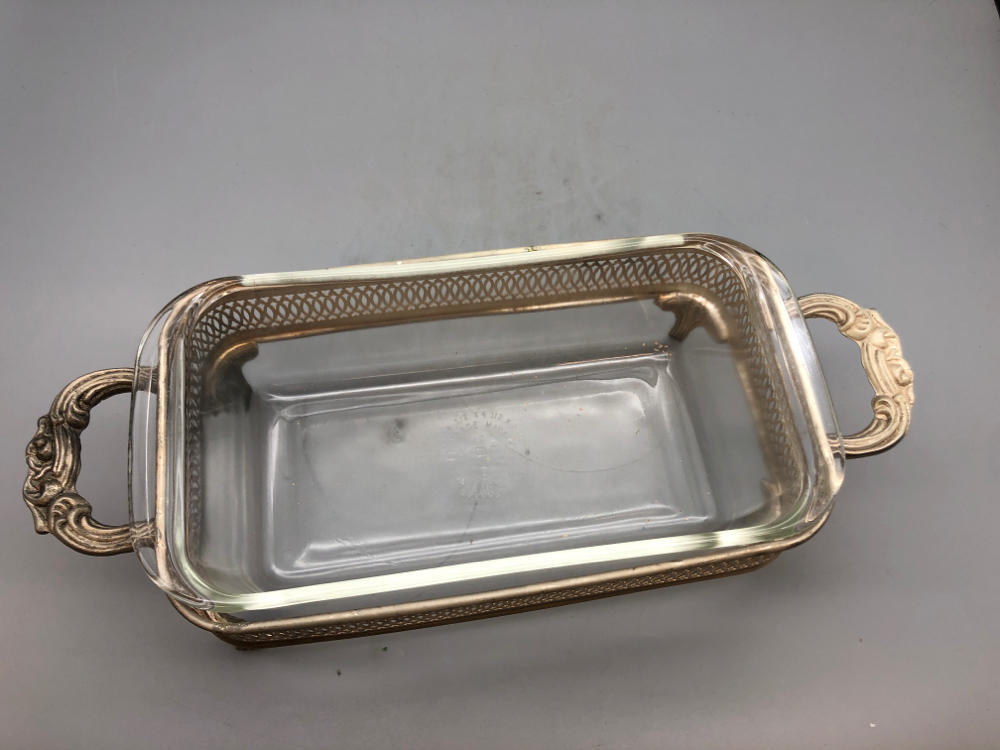PYREX PLATE W SILVER HOLDER BREAD OR MEAT LOAF GLASS DISH - 1 1/2 Qt Dish