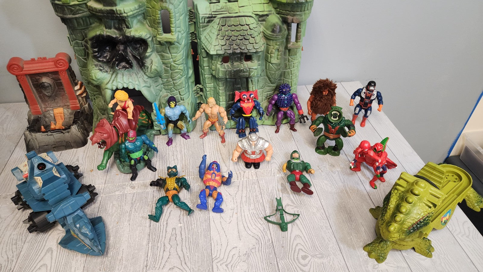 Vintage Lot He-man Castle Grayskull Playset wt Action Figures & Accessories Used