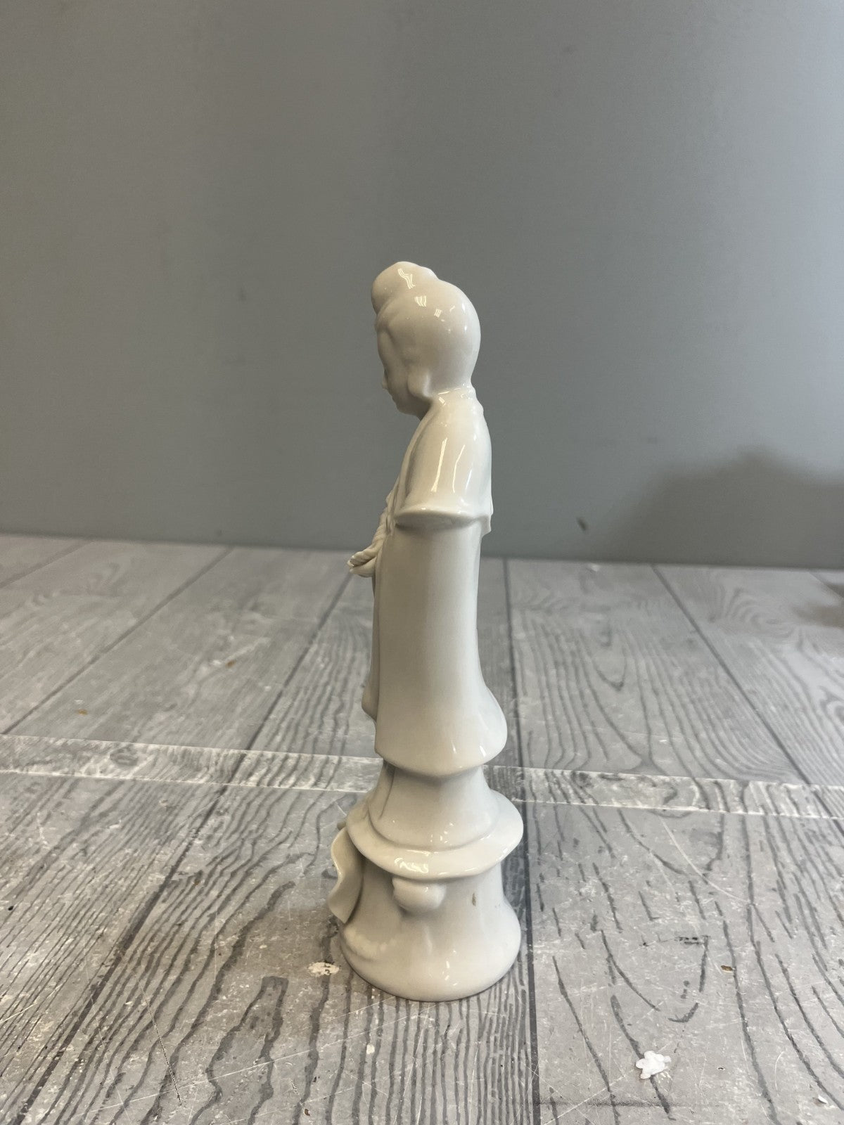 Vintage Asian Goddess Kwan Yin Guan Yin Porcelain Statue in White