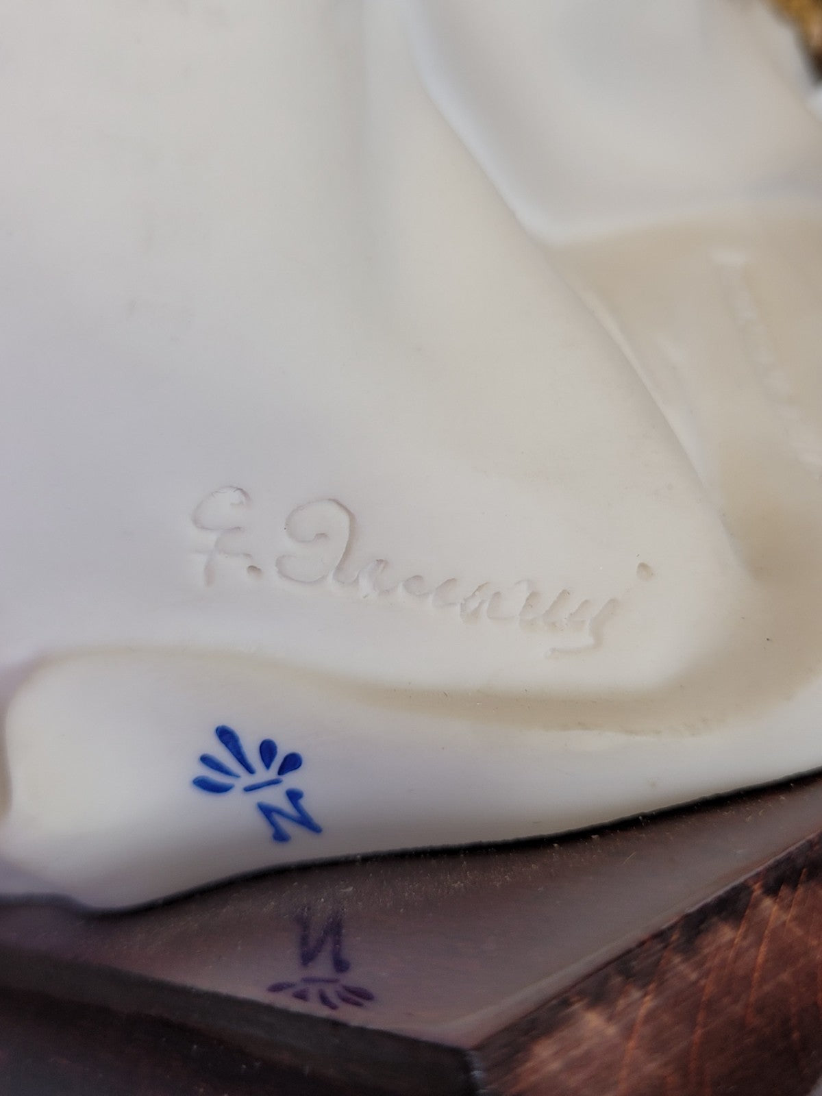 Giuseppe Armani Vintage Porcelain Figurine Small Pierrot Sucking Its Toe- Signed