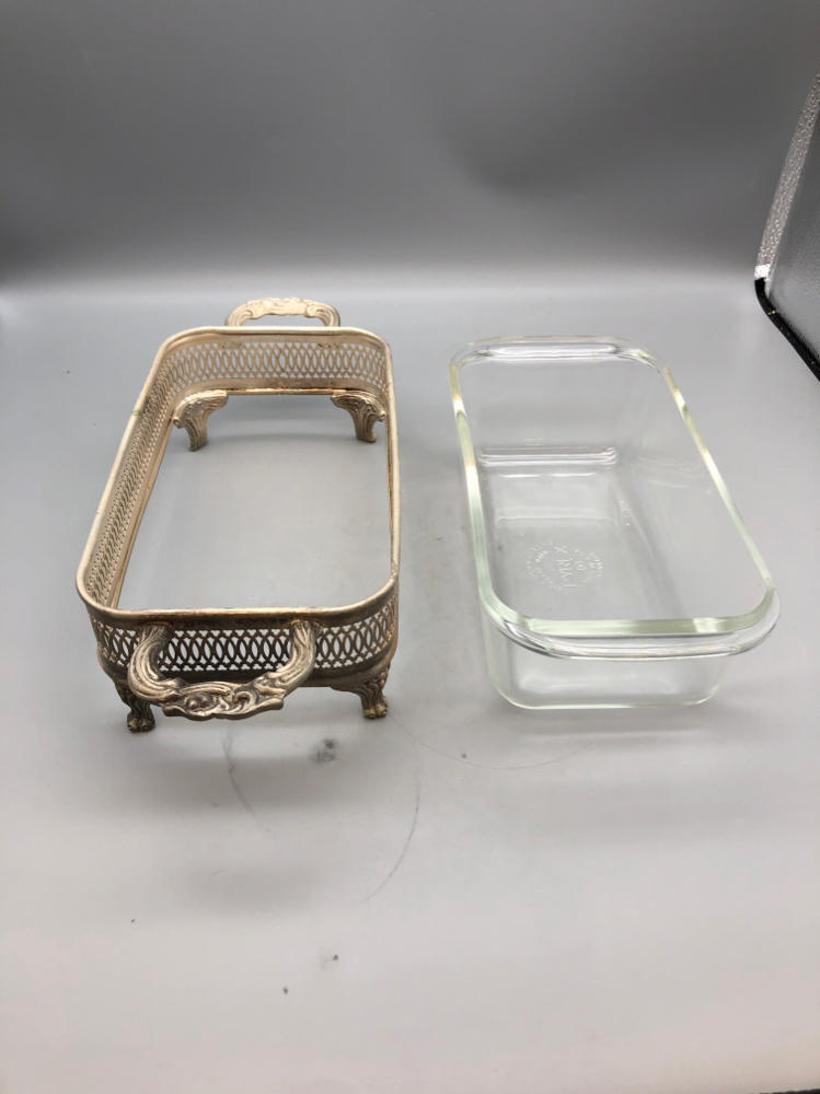 PYREX PLATE W SILVER HOLDER BREAD OR MEAT LOAF GLASS DISH - 1 1/2 Qt Dish
