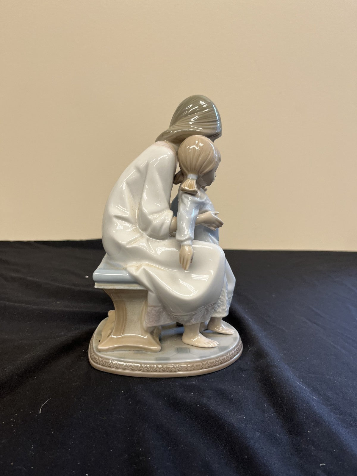 Lladro Porcelain Figurine, Tenderness Mother and Child No Box