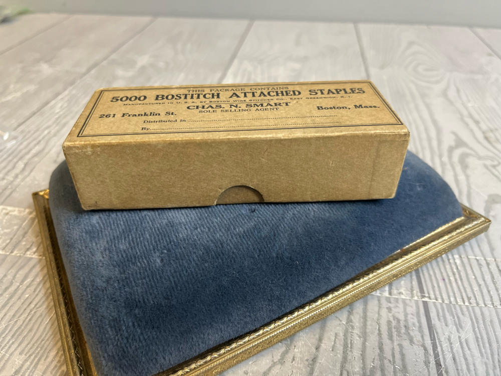Vintage Box of 5000 Bostitch Attached Staples USA Boston Wire Stitcher Co Boston