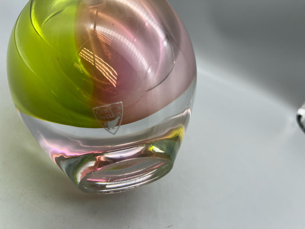 Orrefors Sommerso Glass VaseTransitions from Green to Pink Made in Sweden