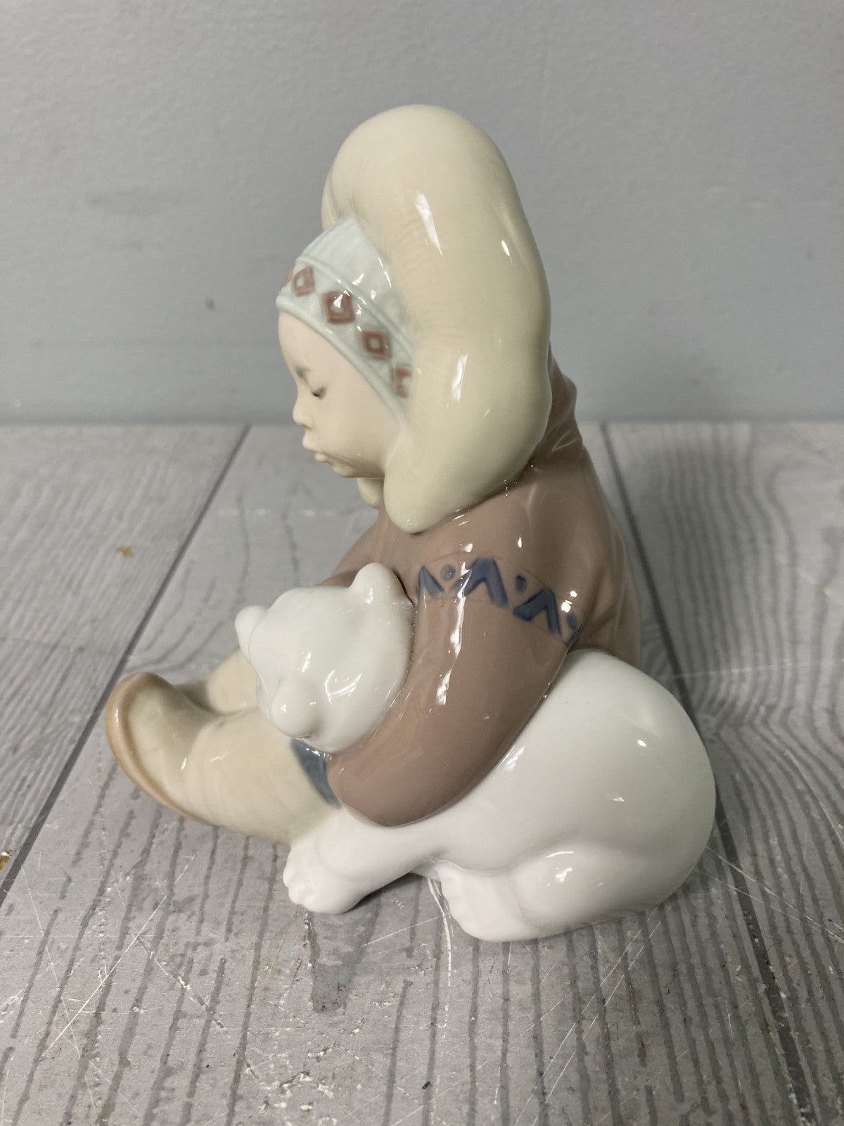 Lladro Porcelain Figurine Eskimo Playing In Original Box Gloss Finish