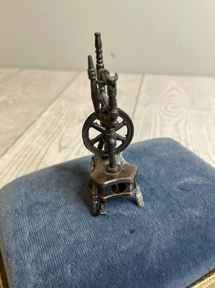 Vintage Miniature Wool Flax Spinning Wheel Mechanical Pencil Sharpener