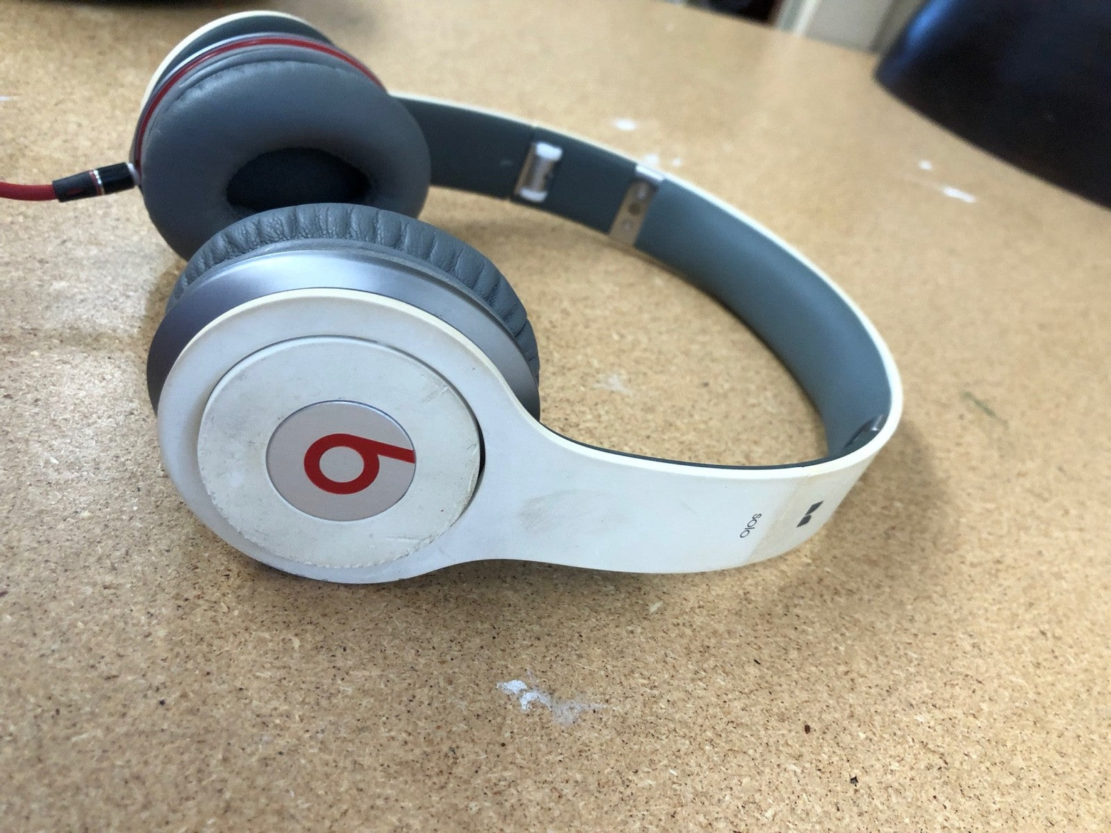 Beats by Dr. Dre Solo HD - On-Ear Headphones (White) - Includes Soft Case