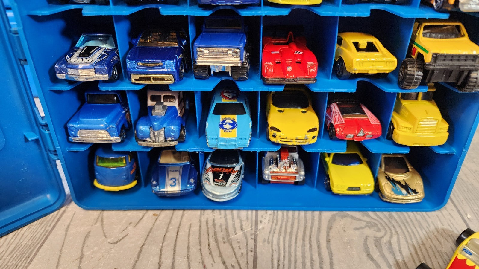 Mattel Hot Wheels Blue 48 Car Carrying Case Filled with 64 Cars! 2000s (Box 5)