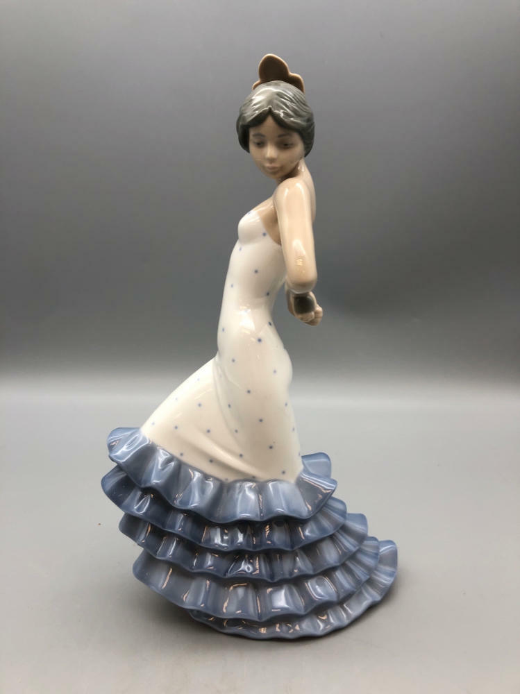lladros girl