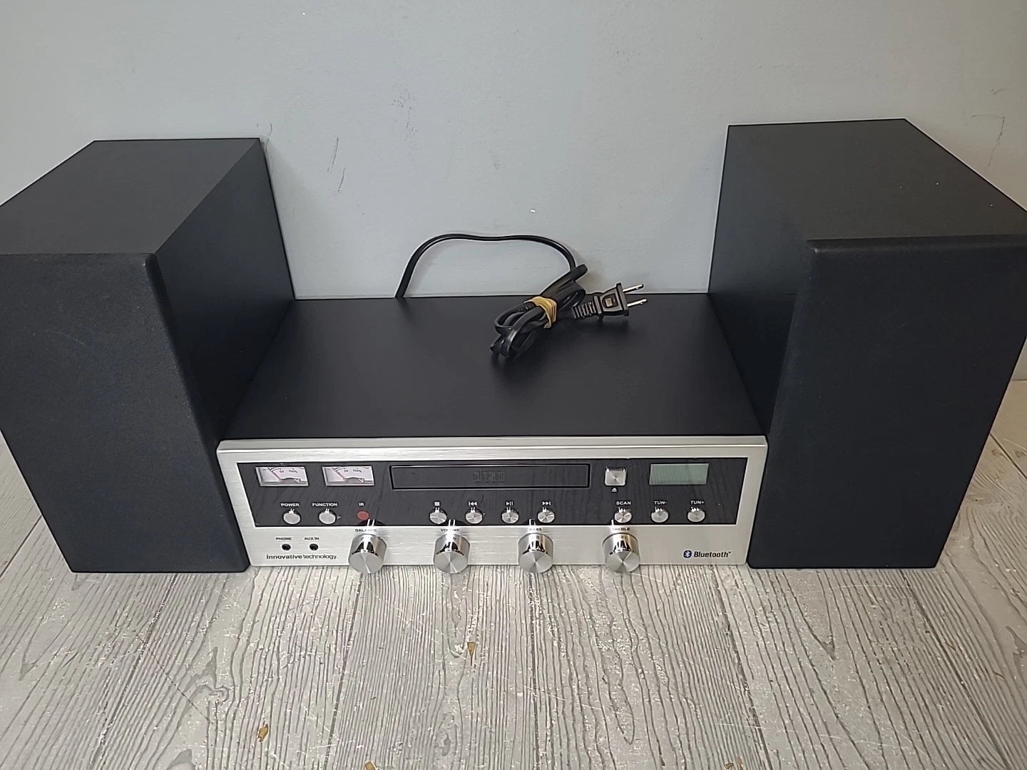 Innovative Technology ITCDS5000 Classic CD Stereo System with Bluetooth - Silver