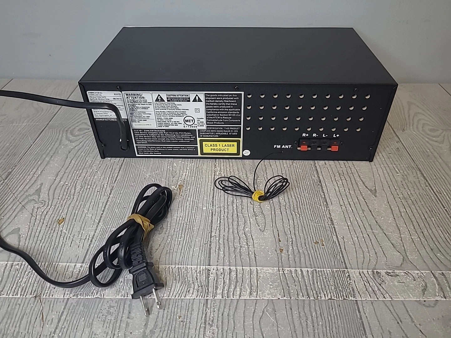 Innovative Technology ITCDS5000 Classic CD Stereo System with Bluetooth - Silver