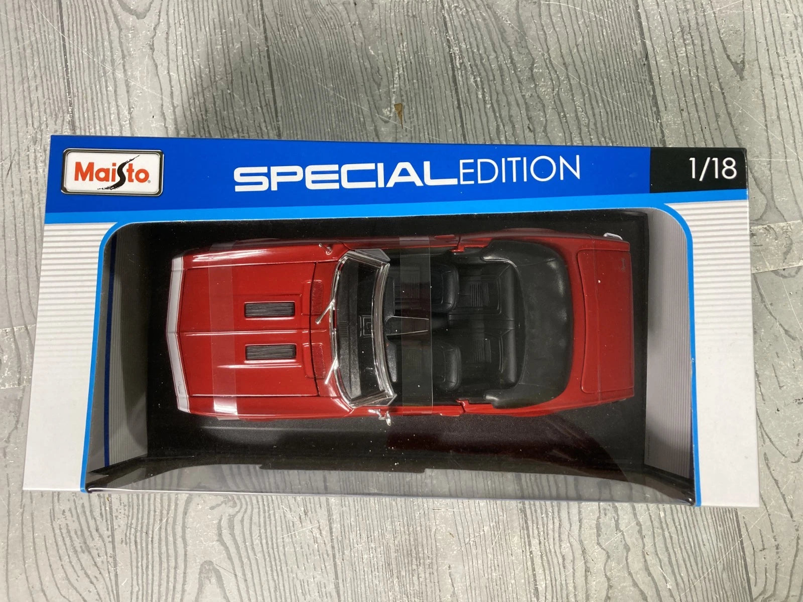 1967 Red Convertible Chevrolet Camaro SS 396 Maisto 1:18 Die-Cast & White