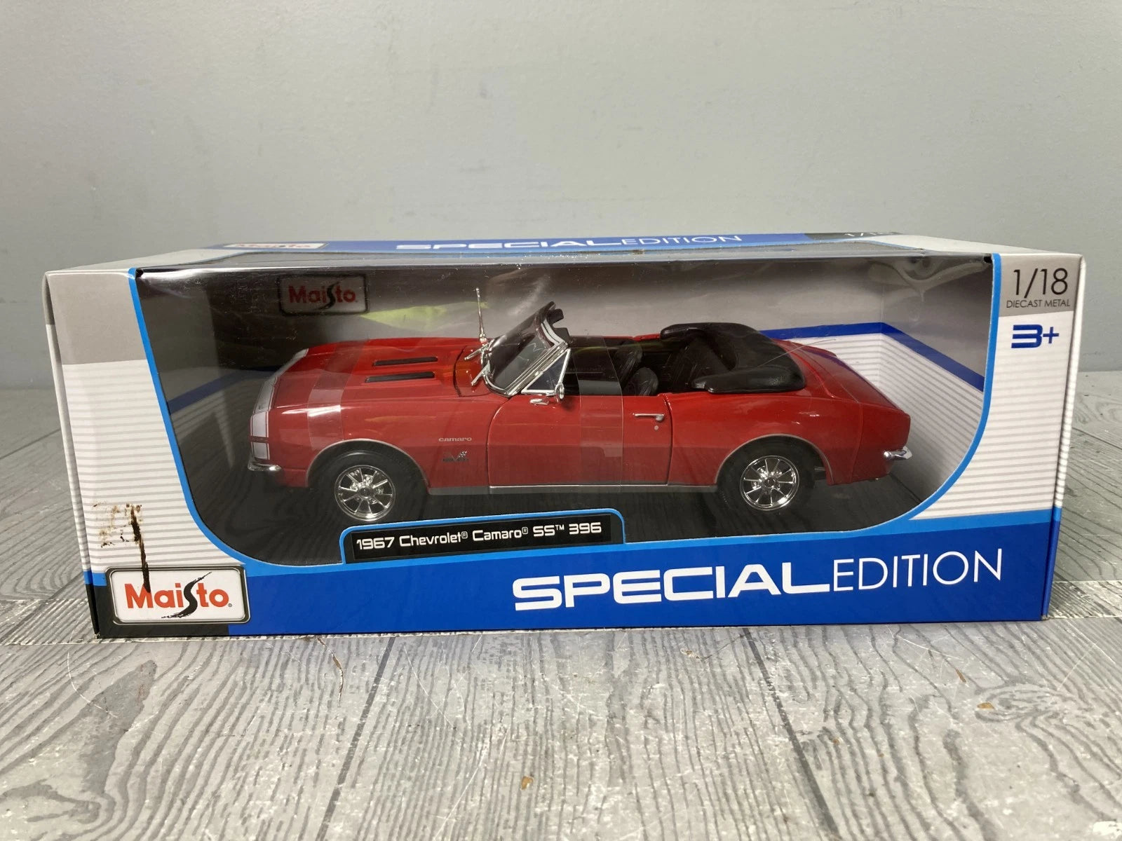 1967 Red Convertible Chevrolet Camaro SS 396 Maisto 1:18 Die-Cast & White