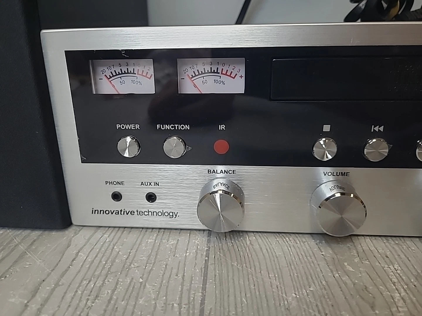 Innovative Technology ITCDS5000 Classic CD Stereo System with Bluetooth - Silver