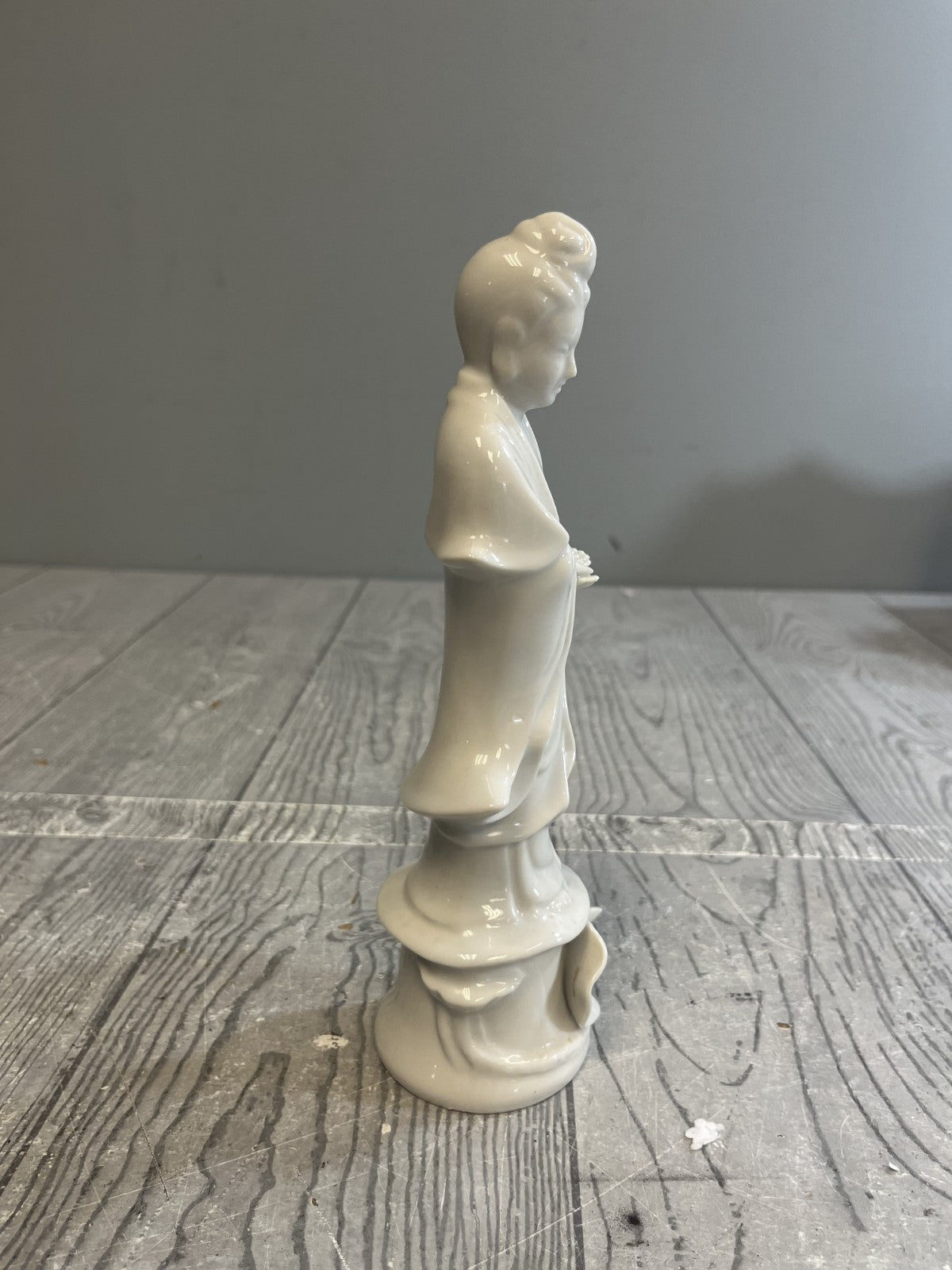 Vintage Asian Goddess Kwan Yin Guan Yin Porcelain Statue in White