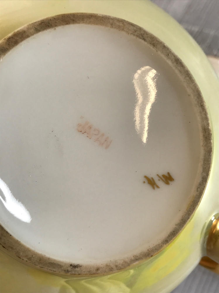 Set of 12 Yellow & White Iridescent Tea Set - 7 Saucers, 4 Cups, 1 Tea Pot