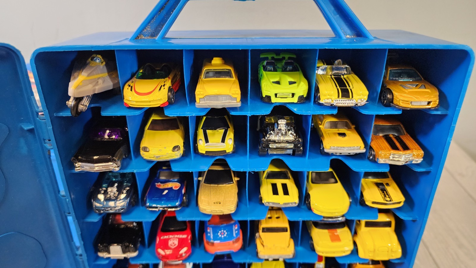 Mattel Hot Wheels Blue 48 Car Carrying Case Filled with 64 Cars! 2000s (Box 5)
