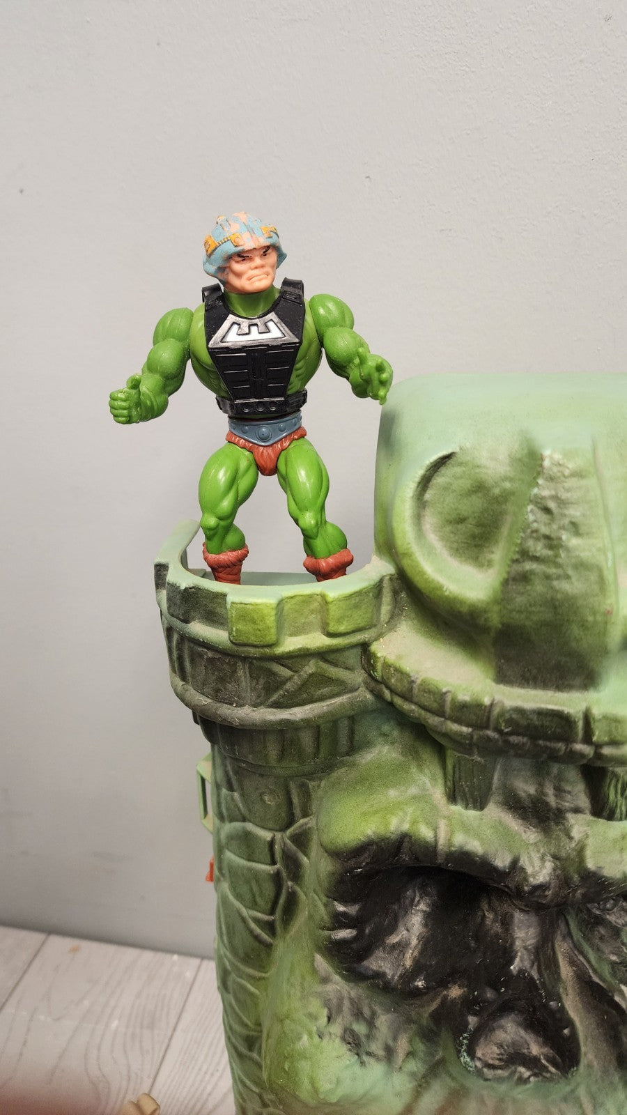 Vintage Lot He-man Castle Grayskull Playset wt Action Figures & Accessories Used