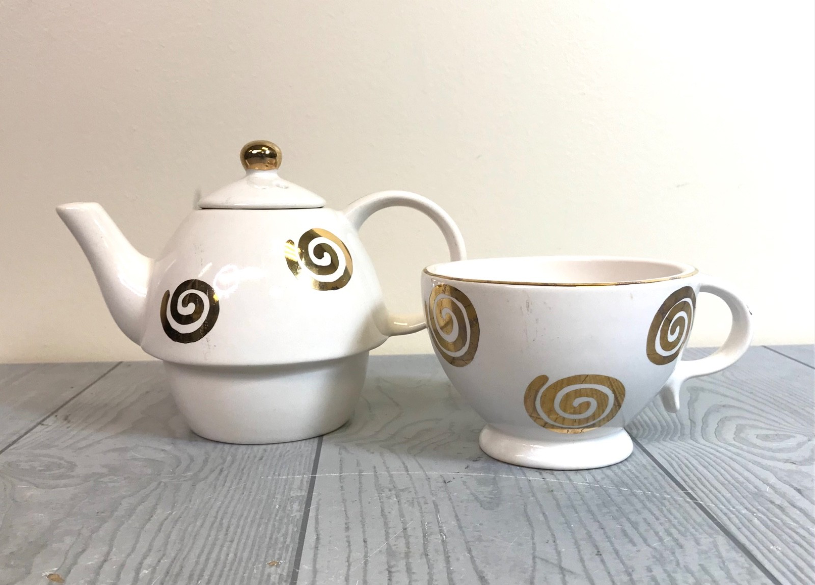 Ceramic White with Gold Swirl " Tea for One " Set with Modern Design- Pot + Cup