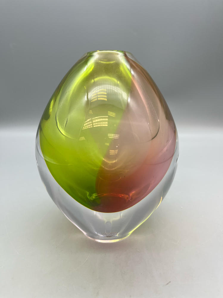 Orrefors Sommerso Glass VaseTransitions from Green to Pink Made in Sweden