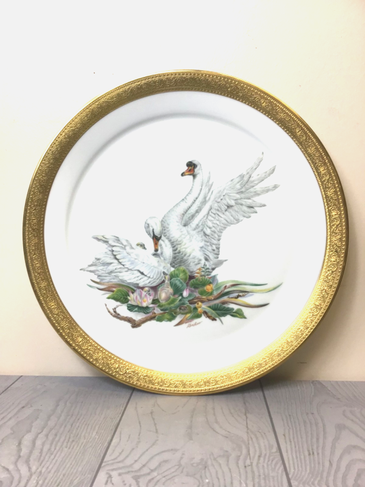 Edward Marshall Boehm "Bird of Peace" Mute Swans Collectors Plate with Gold trim