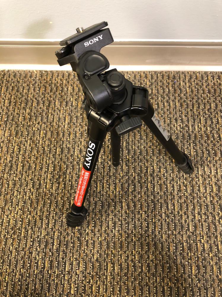 Sony VCT-1500L Lightweight Tripod w/ 3-Way Panhead & Quick Shoe w/ Soft Case