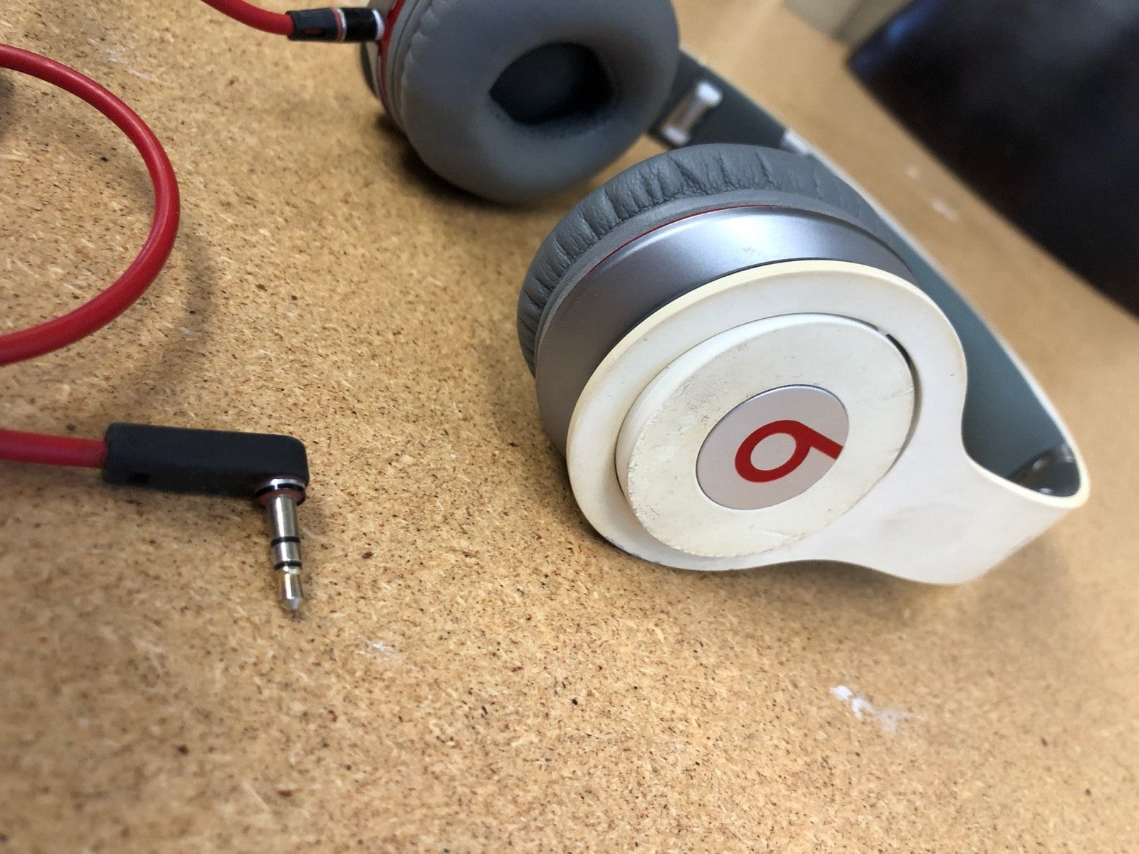 Beats by Dr. Dre Solo HD - On-Ear Headphones (White) - Includes Soft Case