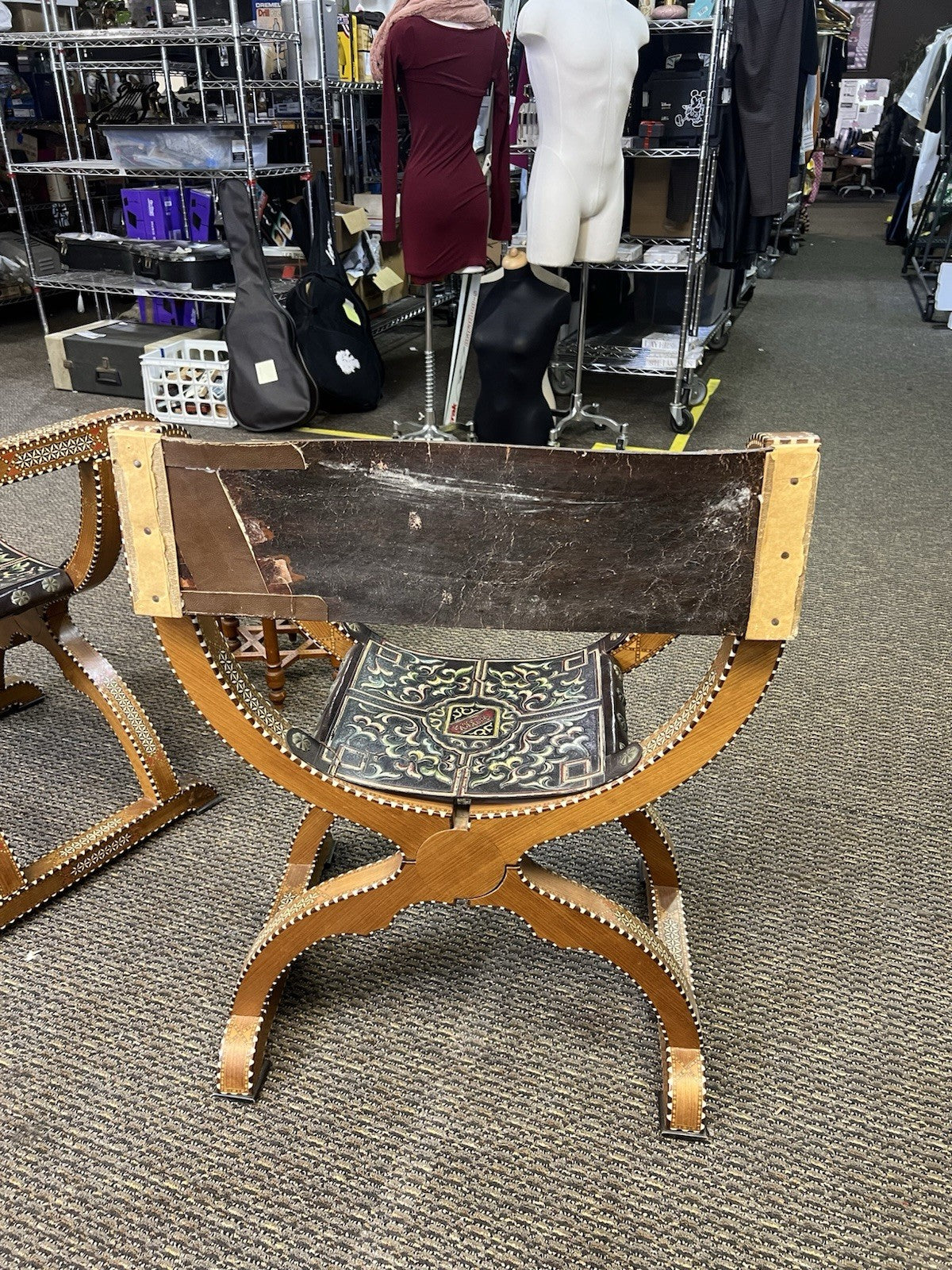 Hispano-Moresque Renaissance Hip joint Armchairs With Side Table