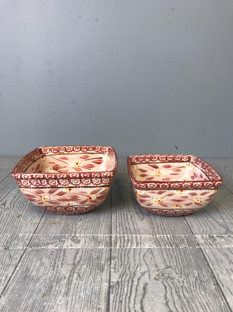 Temp-Tations Old World Cranberry 5 piece Square Baking Dishes w 3 Metal Stands