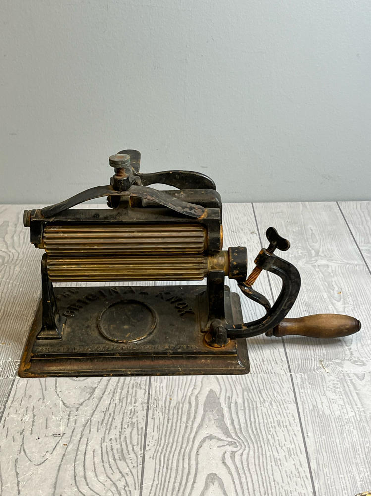 Antique THE ORIGINAL KNOX Cast Iron Crimper Fluting Machine Fabric Crimping