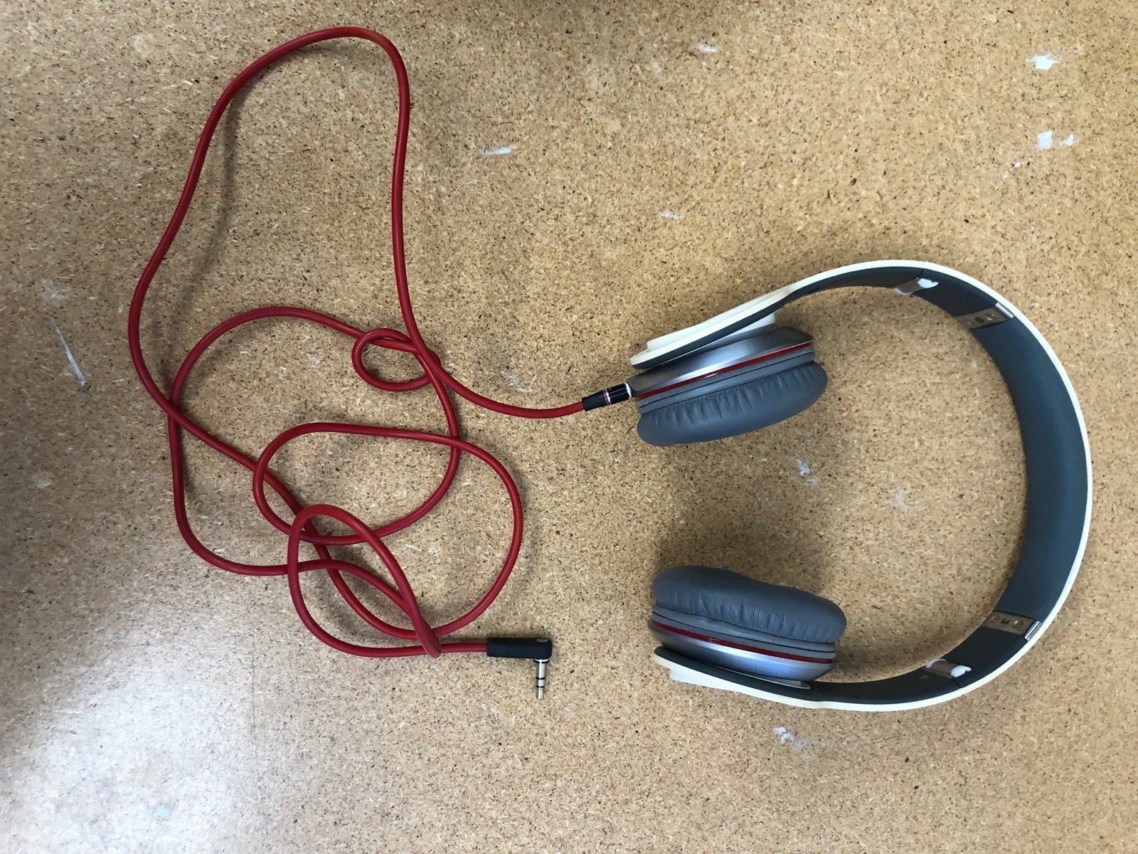 Beats by Dr. Dre Solo HD - On-Ear Headphones (White) - Includes Soft Case