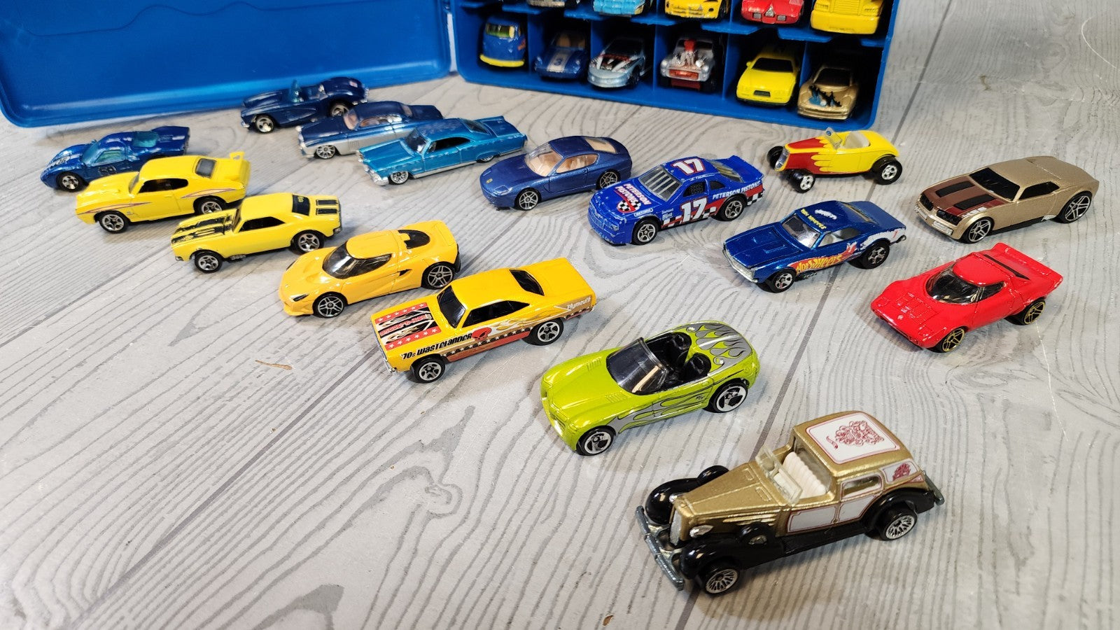 Mattel Hot Wheels Blue 48 Car Carrying Case Filled with 64 Cars! 2000s (Box 5)