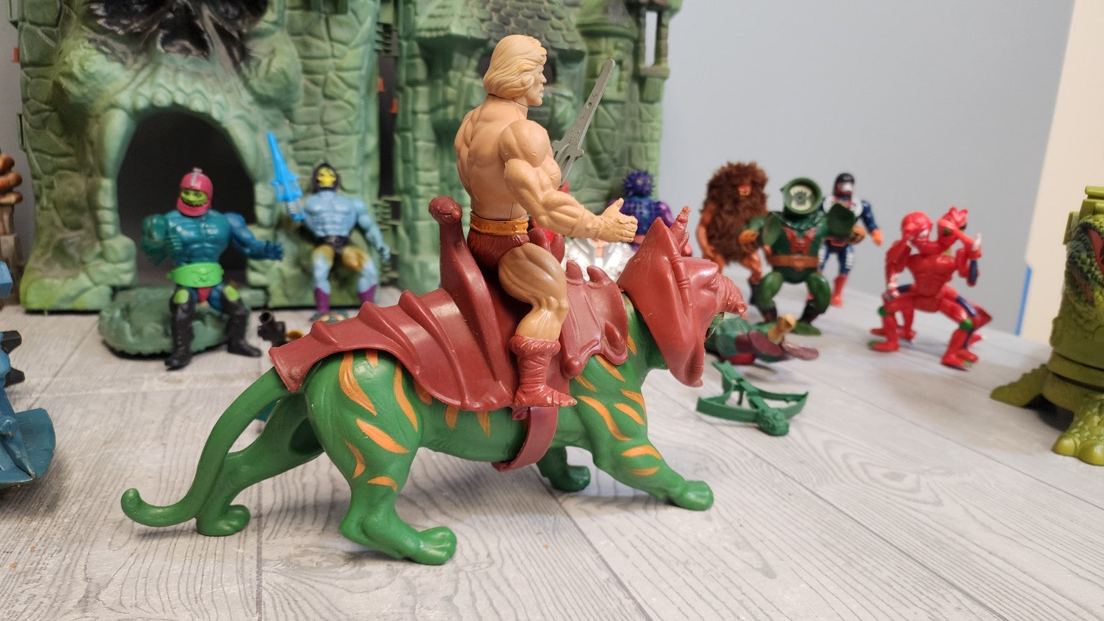 Vintage Lot He-man Castle Grayskull Playset wt Action Figures & Accessories Used