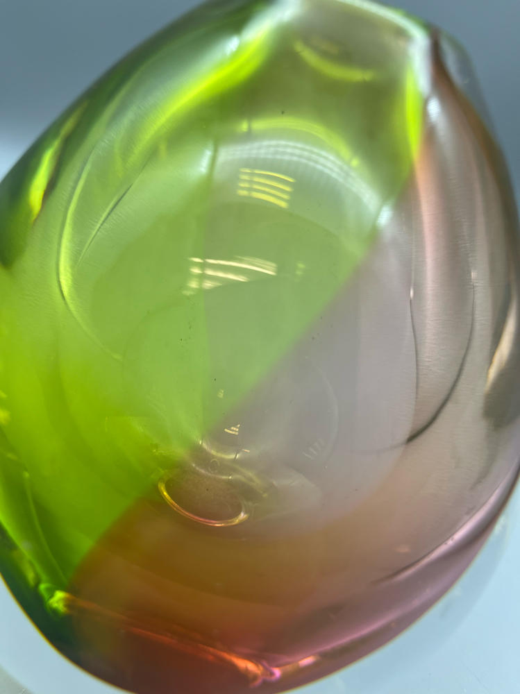 Orrefors Sommerso Glass VaseTransitions from Green to Pink Made in Sweden