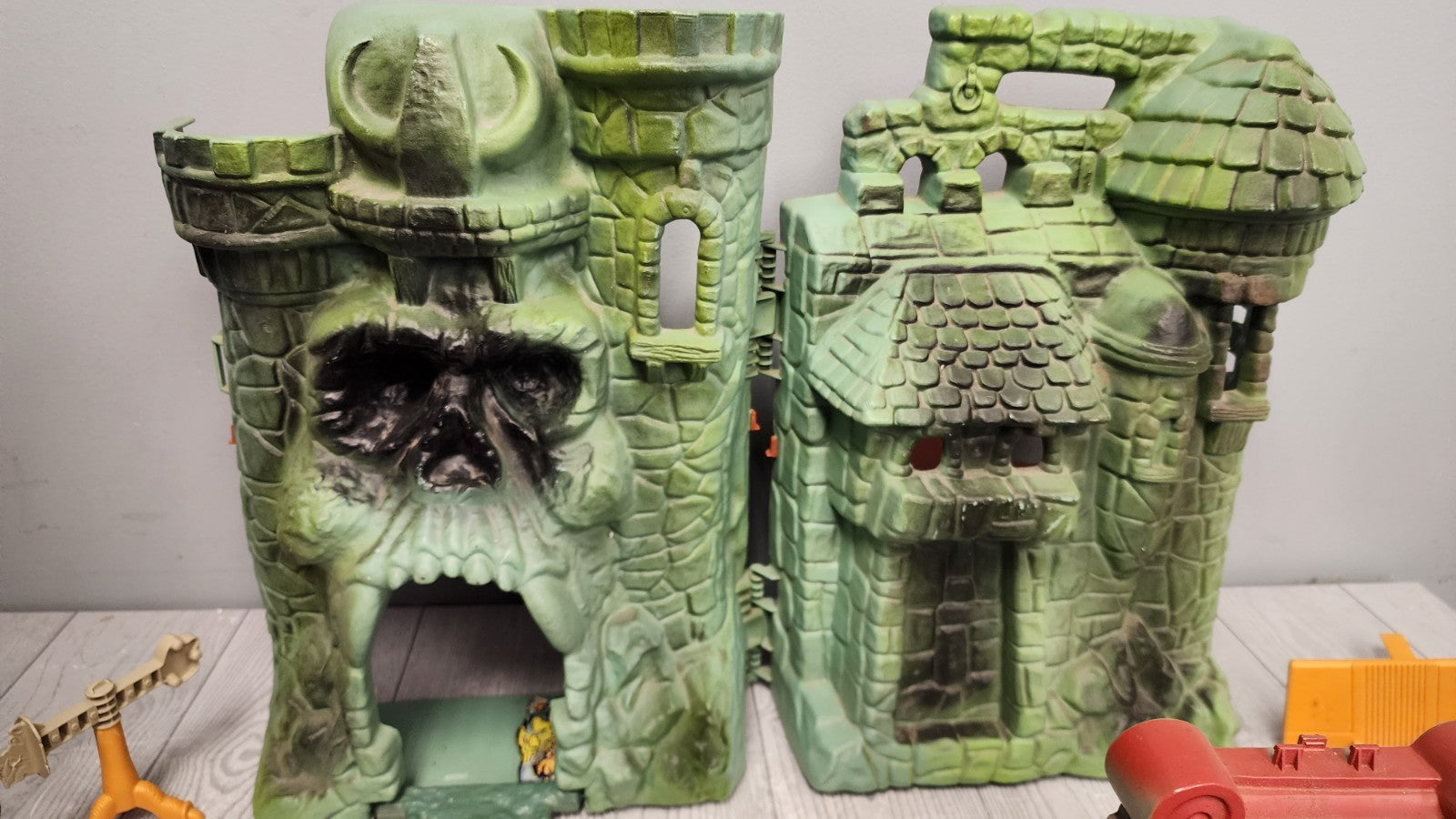 Vintage Lot He-man Castle Grayskull Playset wt Action Figures & Accessories Used
