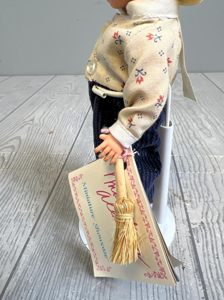 Madame Alexander Tom Sawyer #491 1989-1990 - Has Tags - Broken Bucket