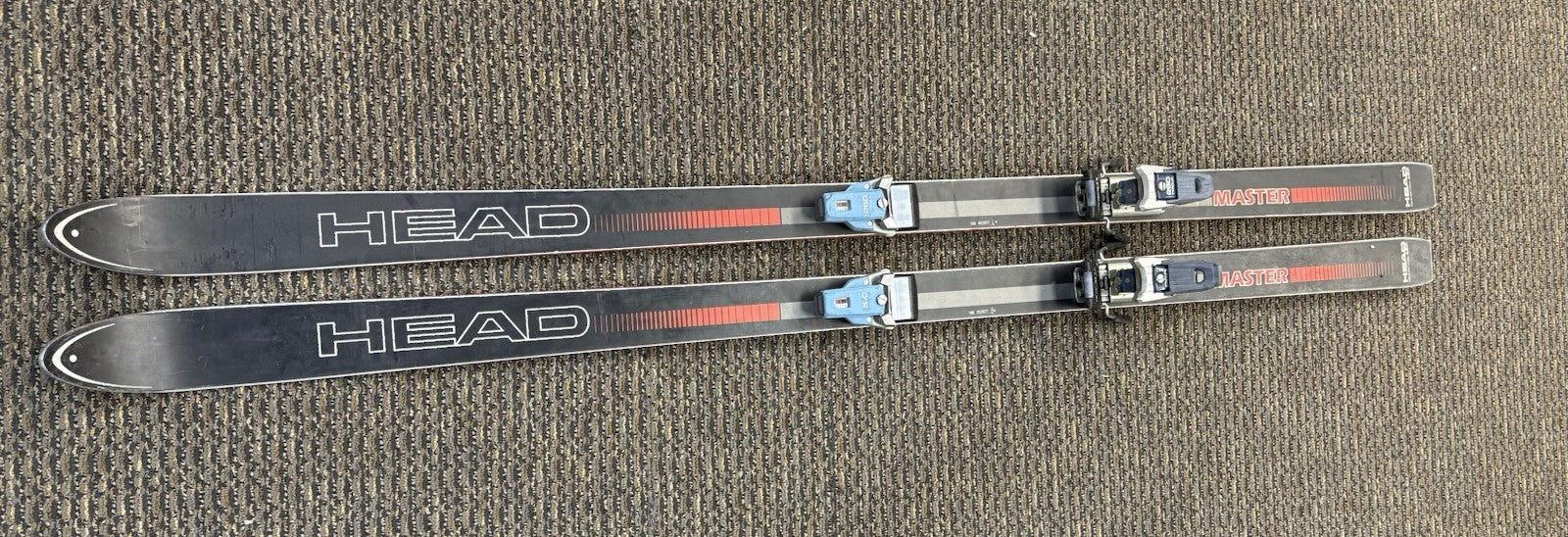 Weathered Head “Master” Downhill Skis With 260 Tyrolia Bindings Black & Red