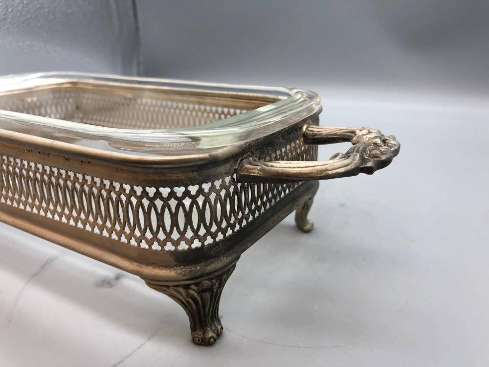 PYREX PLATE W SILVER HOLDER BREAD OR MEAT LOAF GLASS DISH - 1 1/2 Qt Dish