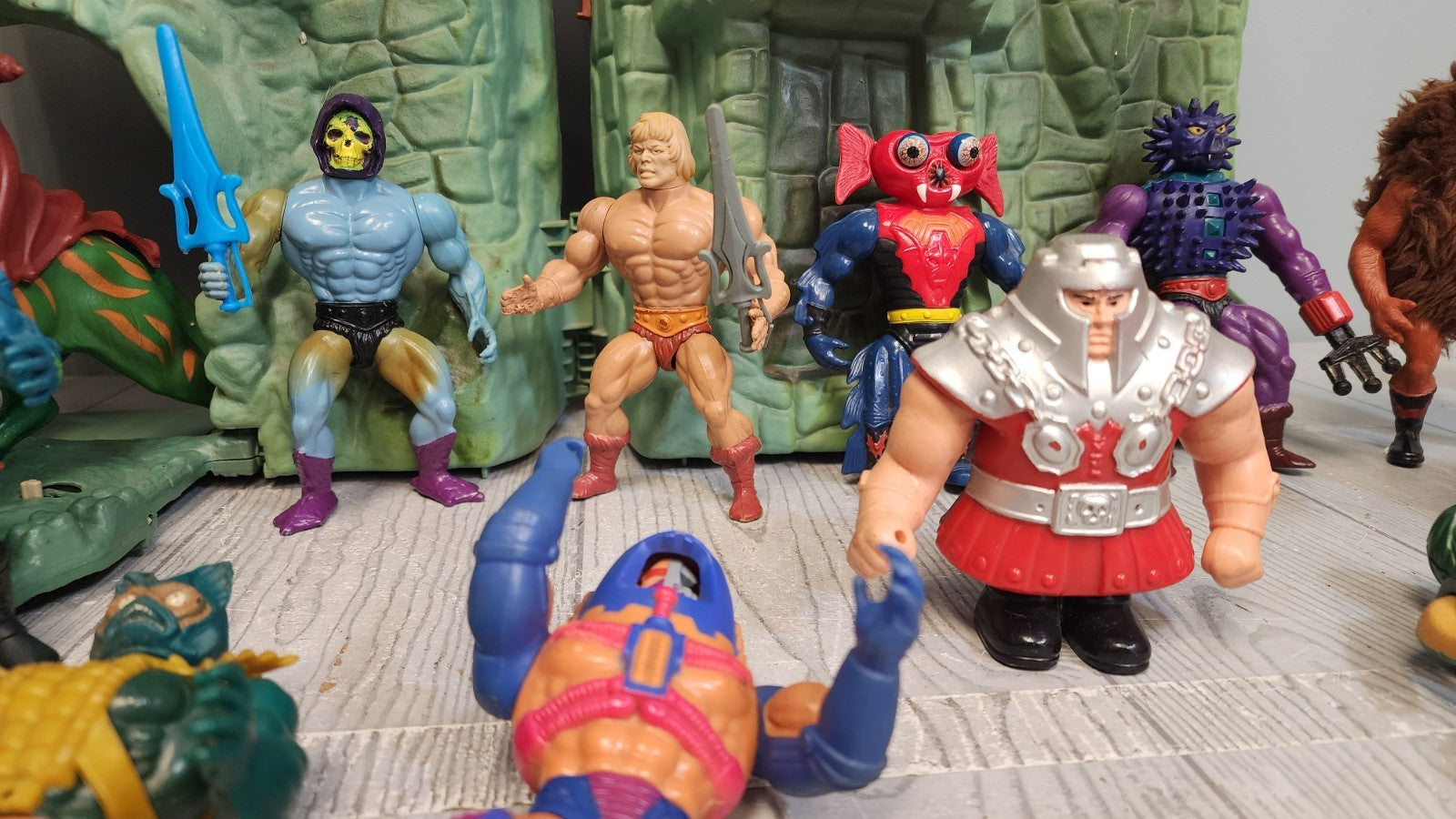 Vintage Lot He-man Castle Grayskull Playset wt Action Figures & Accessories Used