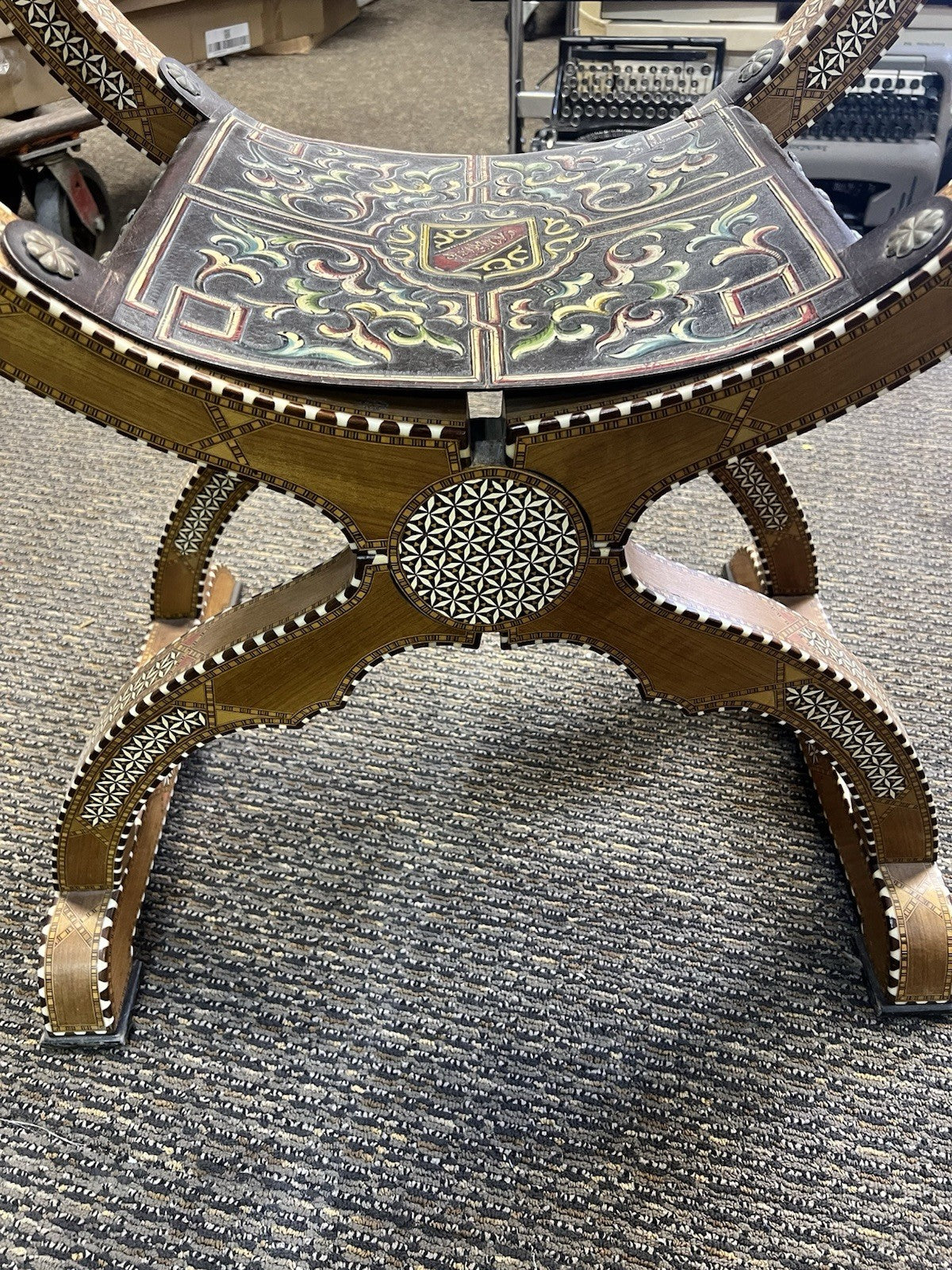 Hispano-Moresque Renaissance Hip joint Armchairs With Side Table