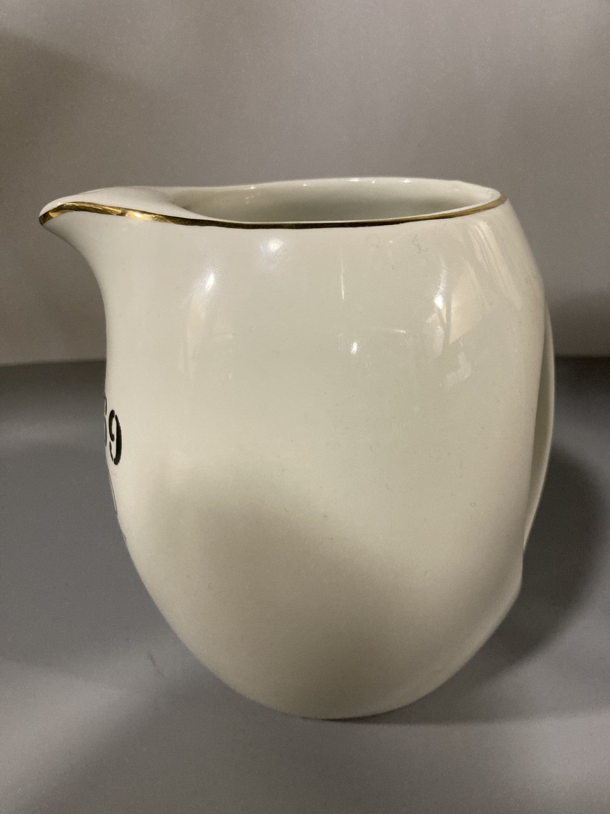 Vintage Collectible Ceramic Liquor Jug/Pitcher VAT 69 Gold Golden Light